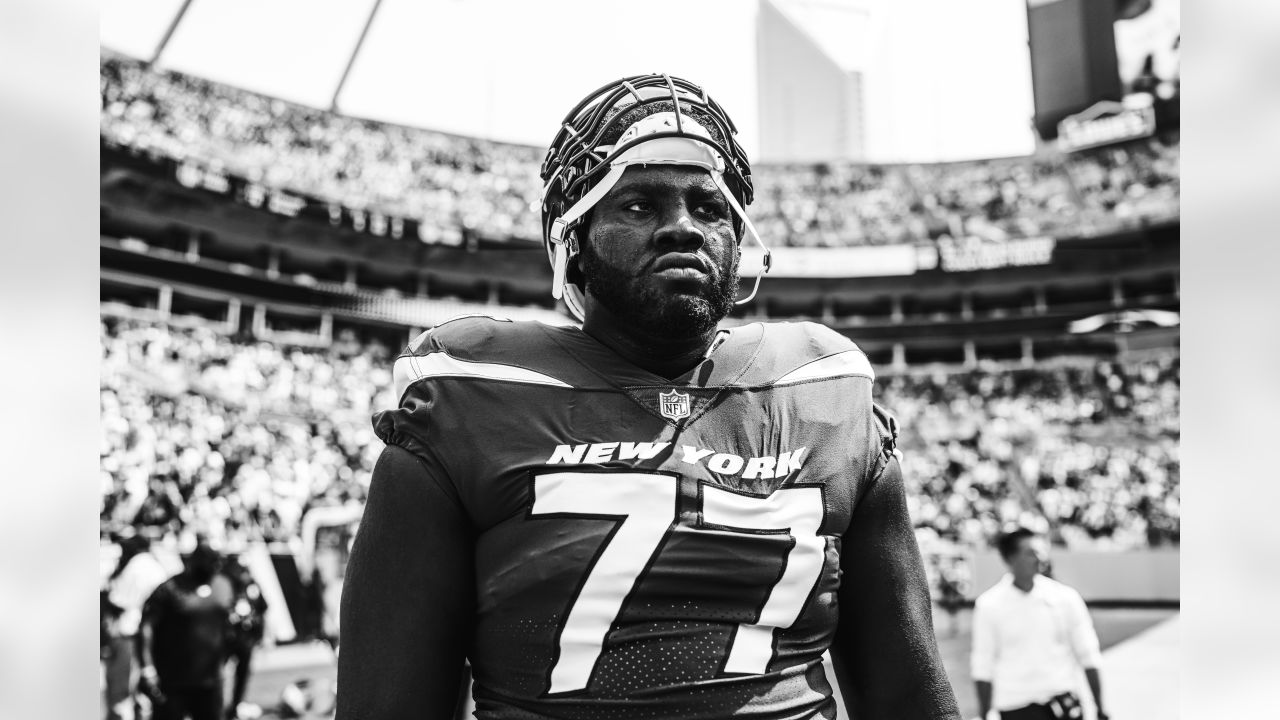 PFF NY Jets] #Jets rookie Alijah Vera-Tucker's Week 5 rankings among ALL  Offensive Lineman Overall grade: 92.4 (1st) Pass block grade: 88.9 (2nd)  Run block grade: 90.6 (3rd) : r/nyjets