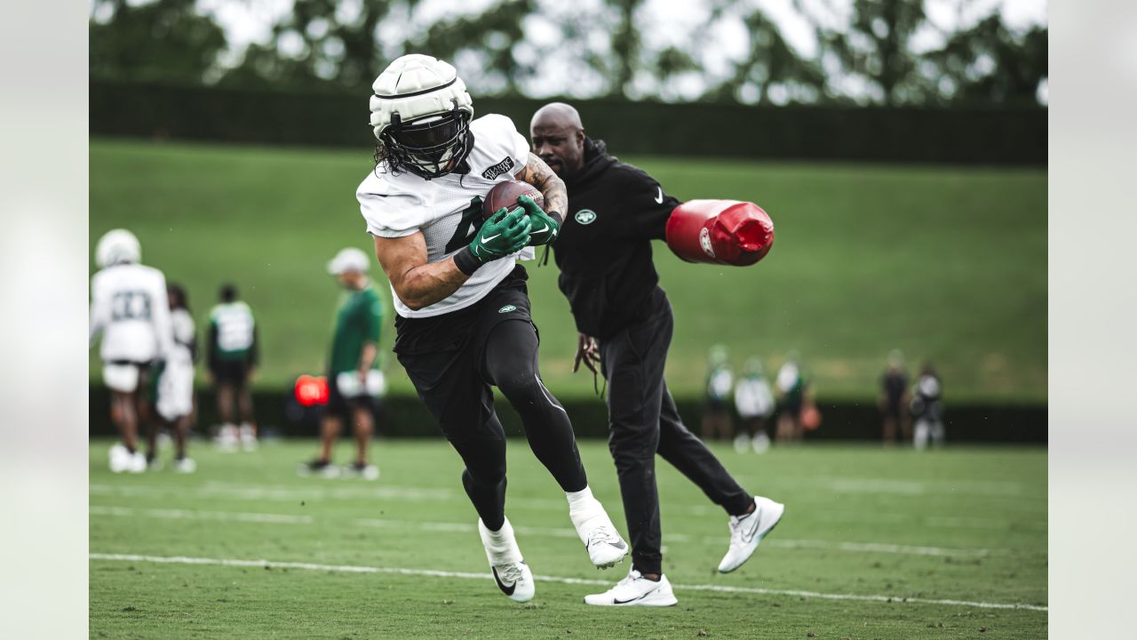 WATCH: Alijah Vera-Tucker First Practice with NY Jets - Sports Illustrated  USC Trojans News, Analysis and More