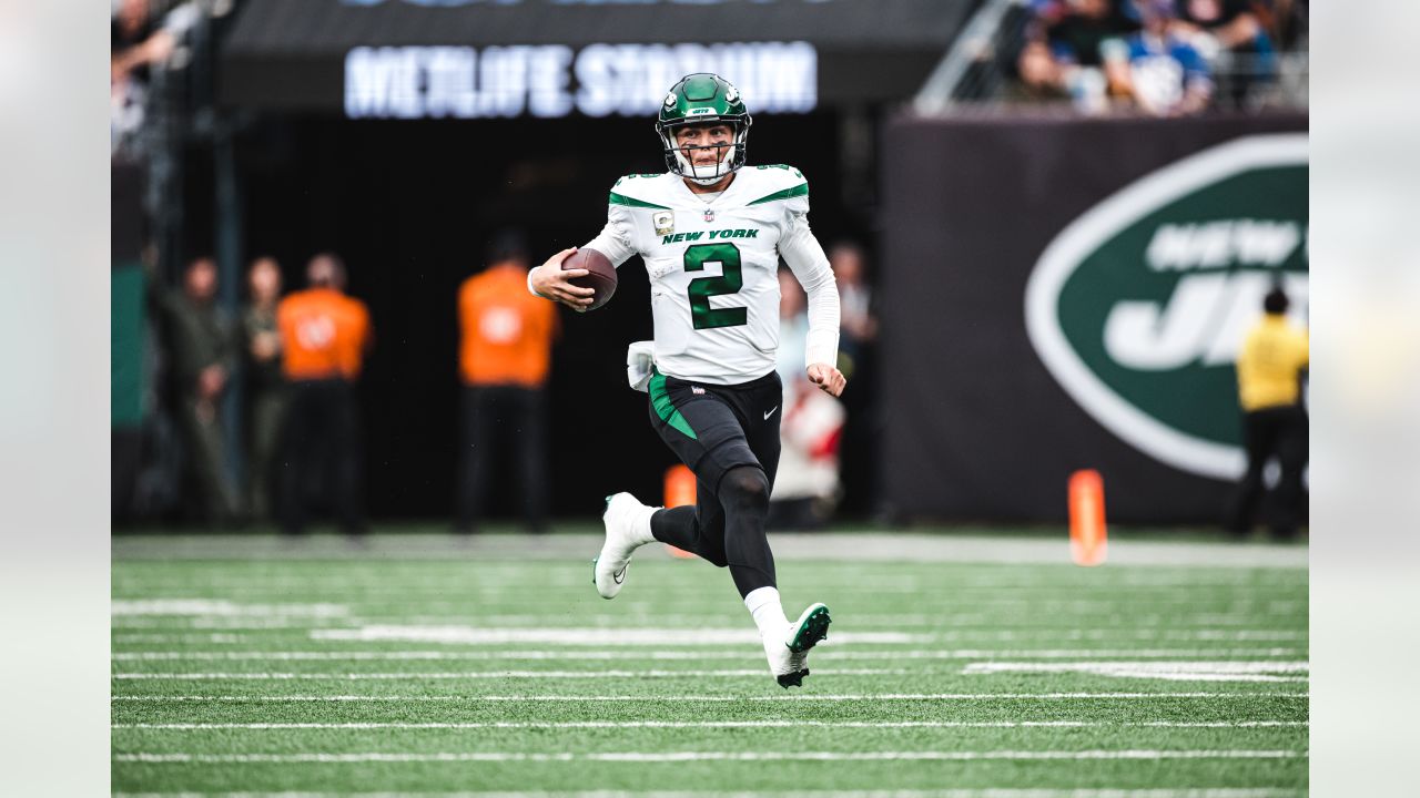 New York Jets running back Michael Carter (32) during the first half of an  NFL football game, Sunday, Oct. 23, 2022, in Denver. (AP Photo/David  Zalubowski Stock Photo - Alamy