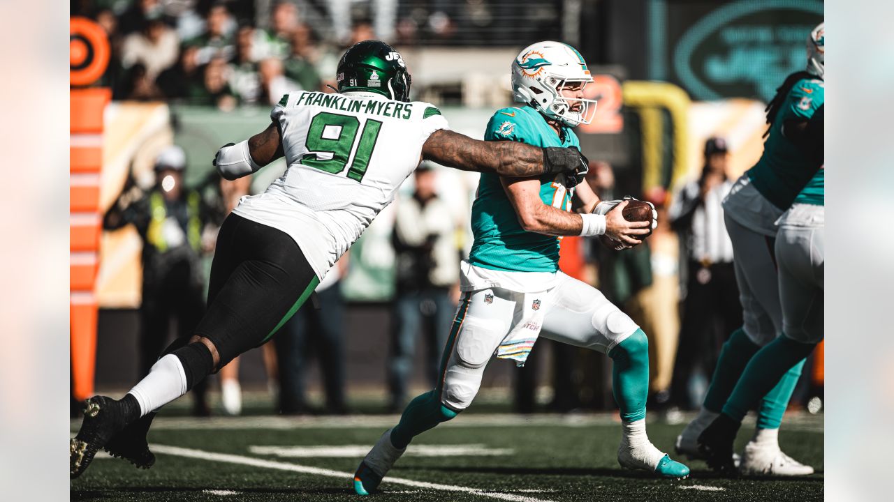 NY Jets vs. Miami Dolphins halftime report: Michael Carter starts hot