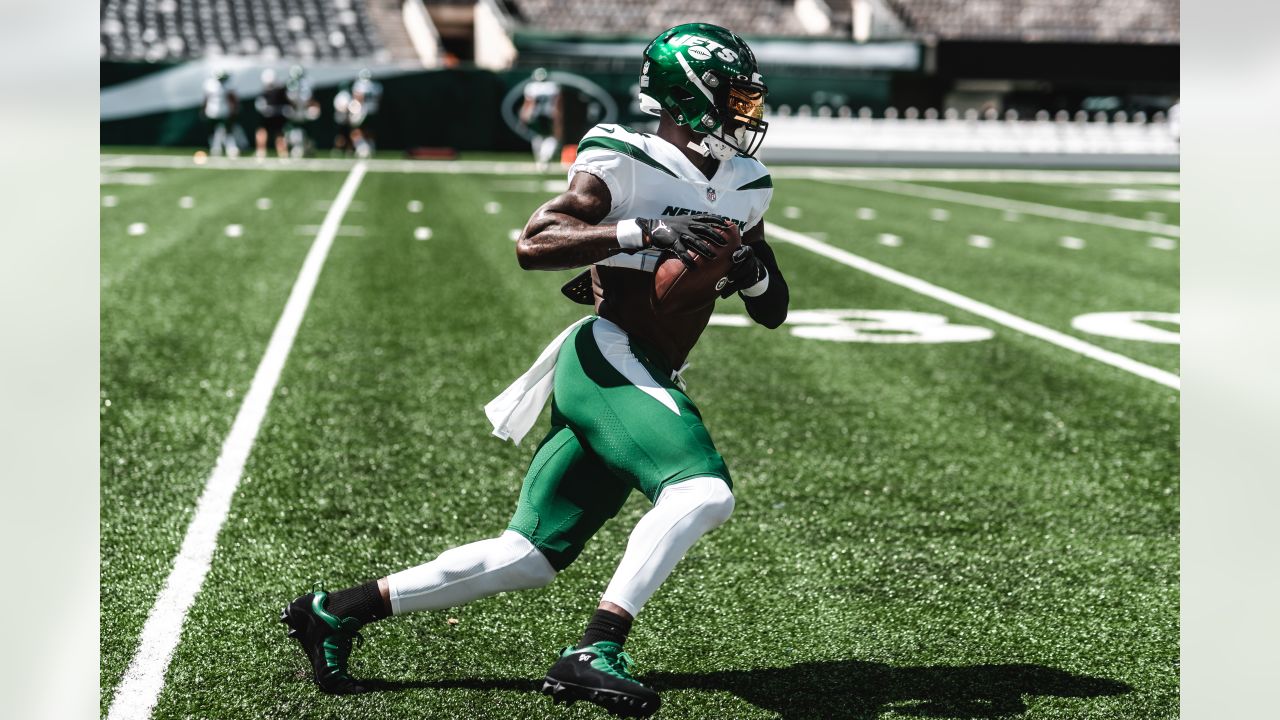 Jets Green & White Practice Report: Team Returns to Different Atmosphere at  MetLife Stadium