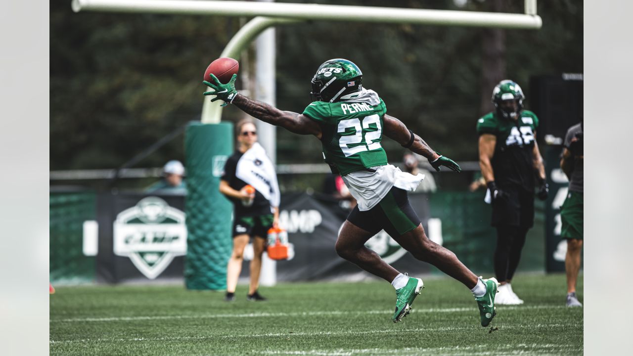 New York Jets linebacker Jamien Sherwood (44) runs against the