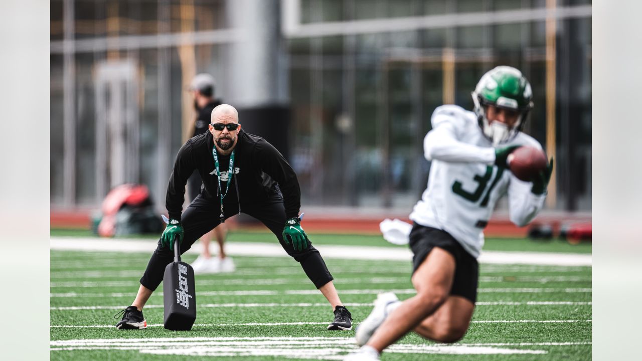 Jarrick Bernard-Converse Signs with the Jets