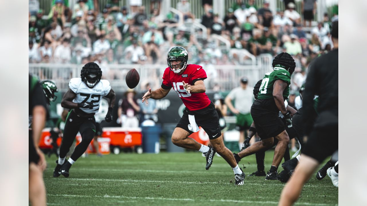 New York Jets linebacker Jamien Sherwood (44) runs against the Chicago Bears  during an NFL football game Sunday, Nov. 27, 2022, in East Rutherford, N.J.  (AP Photo/Adam Hunger Stock Photo - Alamy