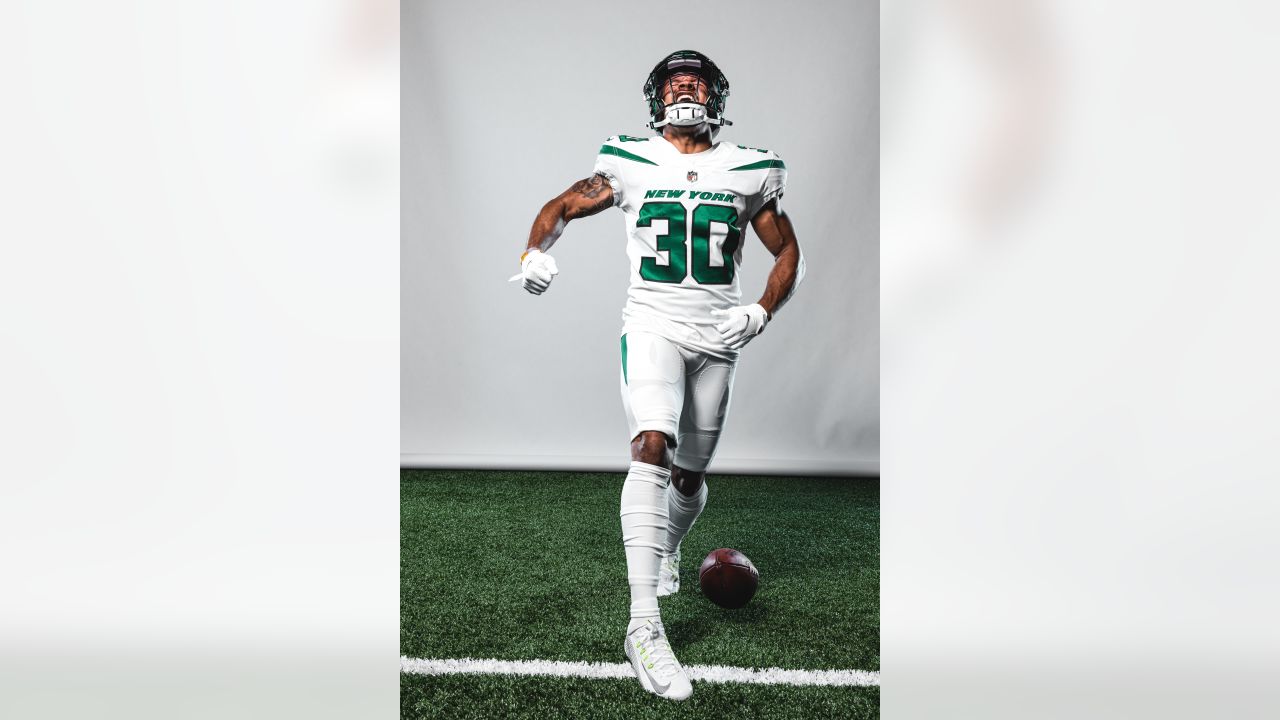 This Photo Of Braxton Berrios In Jets Uniform Will Make Patriots Fans Sick  