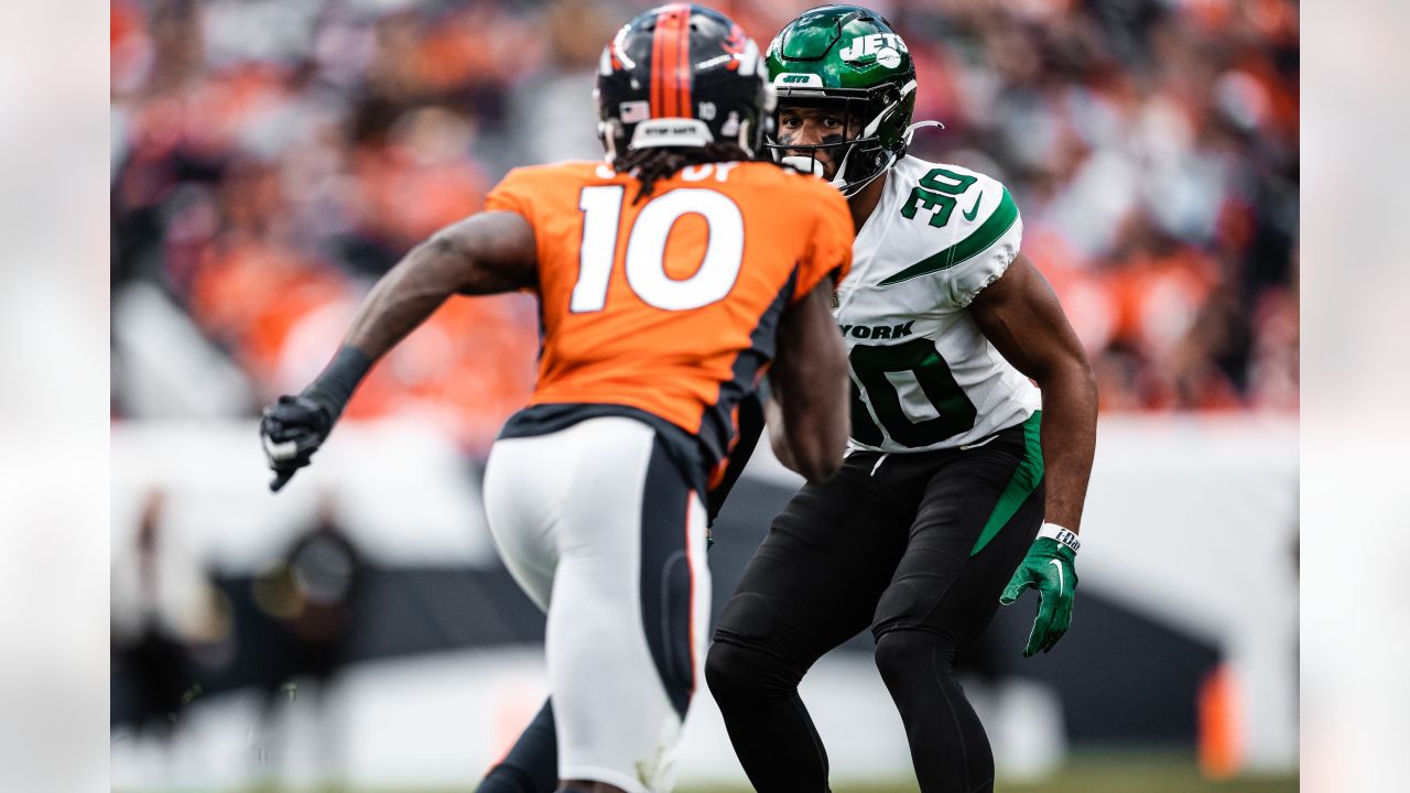 East Rutherford, New Jersey, USA. 3rd Nov, 2021. Cincinnati Bengals free  safety Brandon Wilson (40) and cornerback Jalen Davis (35) look to block  New York Jets defensive back Justin Hardee (34) at