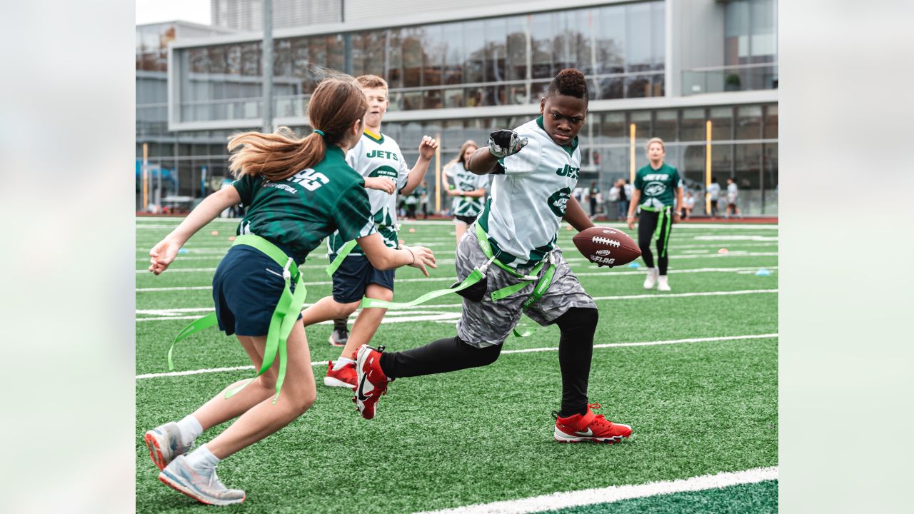 Gallery  Jets Players Get On the Field with Local Sixth Graders at Play 60  Flag Football Event