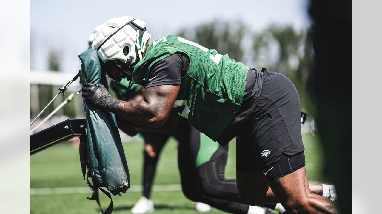 The New York Jets have unveiled their 'Legacy White' throwback uniforms.  The throwback helmets features their usual metallic-green, a…