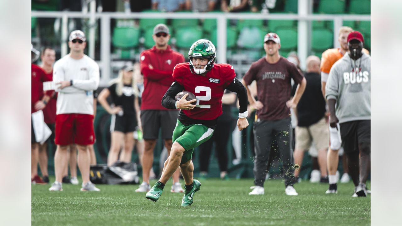 Tampa Bay Buccaneers' K.J. Britt during a joint practice with the New York  Jets in Florham Park, N.J., Wednesday, Aug. 16, 2023. (AP Photo/Seth Wenig  Stock Photo - Alamy