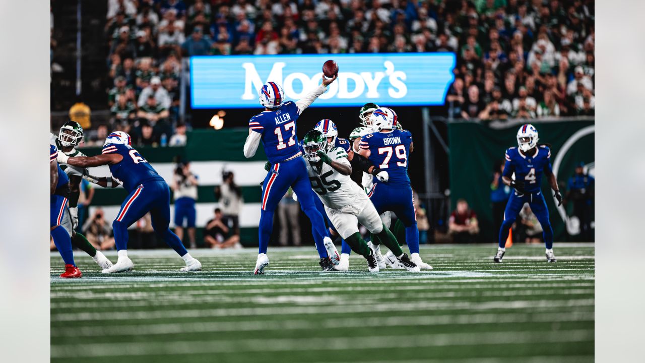 Buffalo Bills players from “The Comeback” honored at halftime of season  opener - Buffalo Rumblings