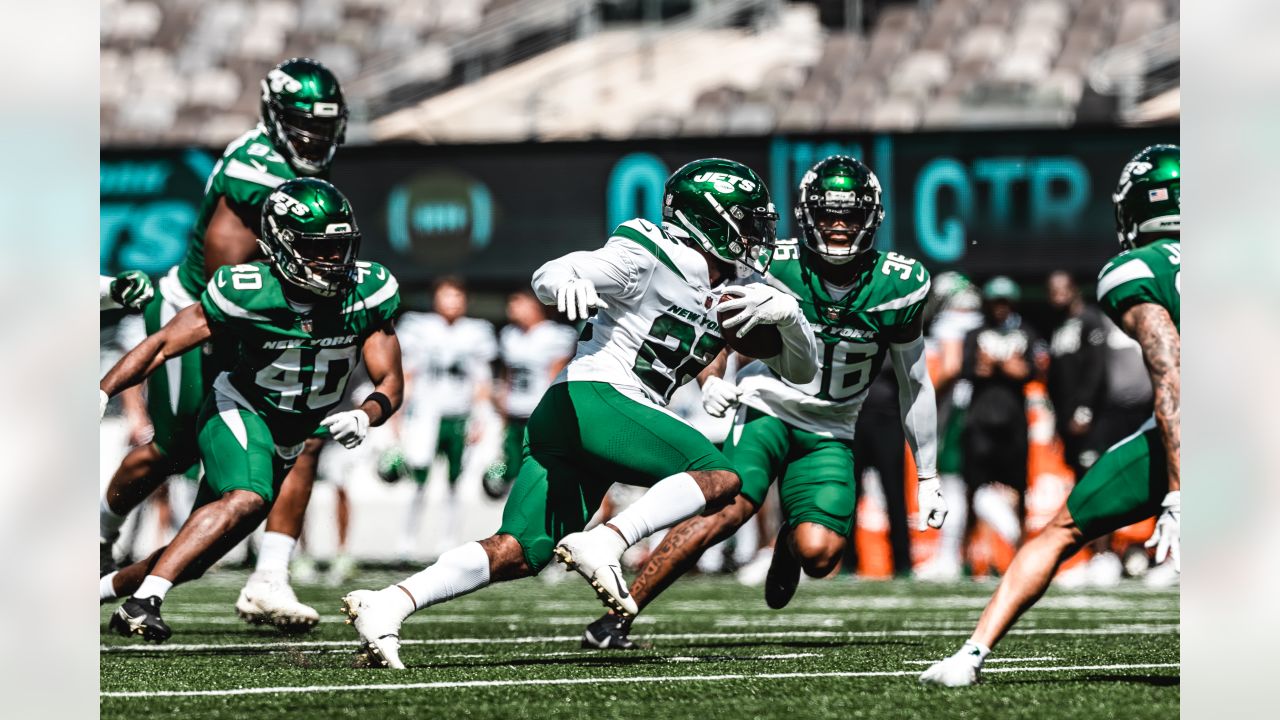 Jets Green & White Practice Report: Team Returns to Different Atmosphere at  MetLife Stadium