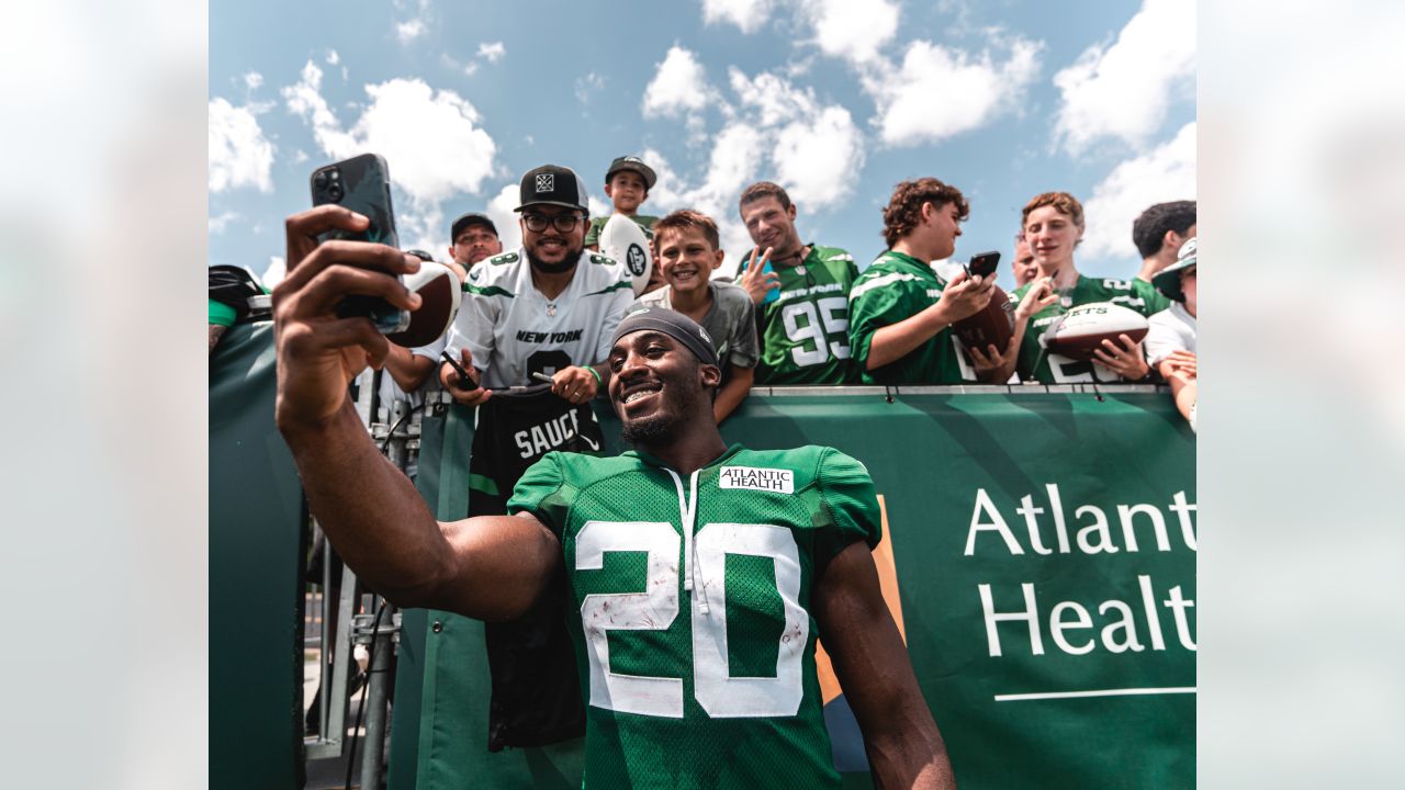 New York Jets linebacker Jamien Sherwood (44) runs against the