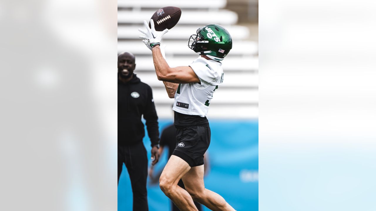 New York Jets WR Garrett Wilson Returns to Game After Rib Injury - Sports  Illustrated New York Jets News, Analysis and More