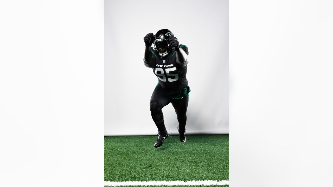 Hide your mom! The New York Jets are debuting blackout helmets for three  games this season. What are your thoughts on 'em? 