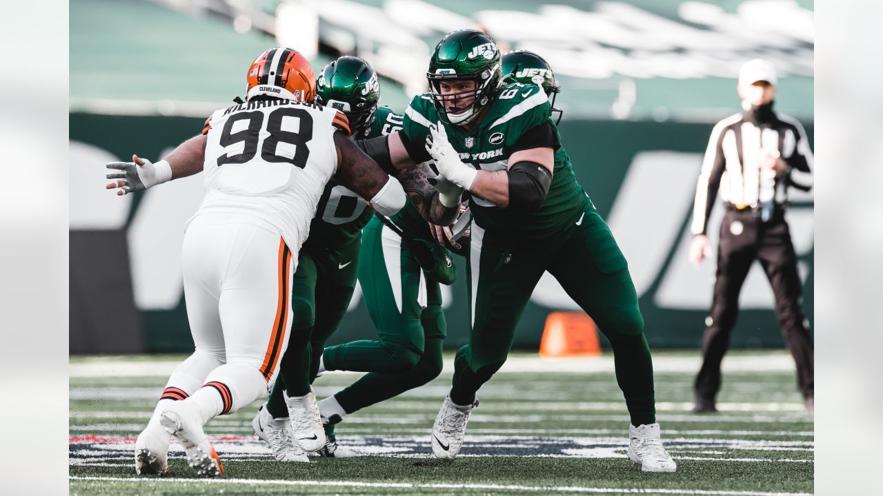 Greg Van Roten Rides a Season on the Jets' O-Line Roller-Coaster