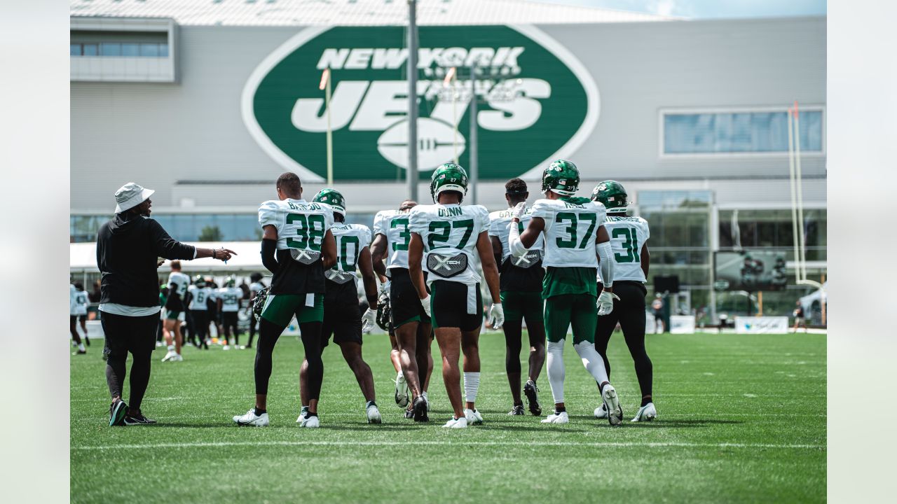 Bleacher Report] Jets Players Involved in Multiple Fights During 2023  Training Camp Practice (videos in article) : r/nyjets