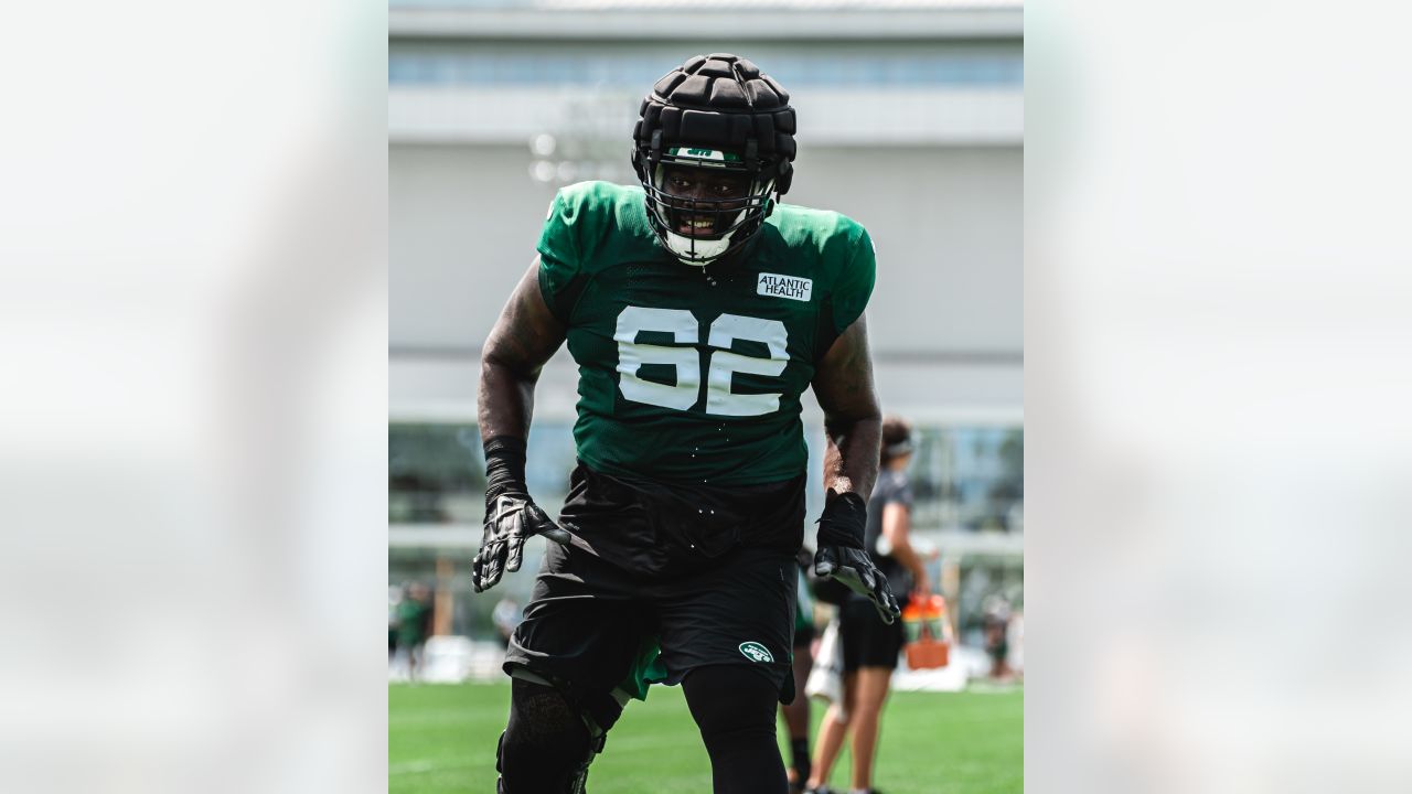 New York Jets linebacker Jamien Sherwood (44) runs against the Chicago Bears  during an NFL football game Sunday, Nov. 27, 2022, in East Rutherford, N.J.  (AP Photo/Adam Hunger Stock Photo - Alamy