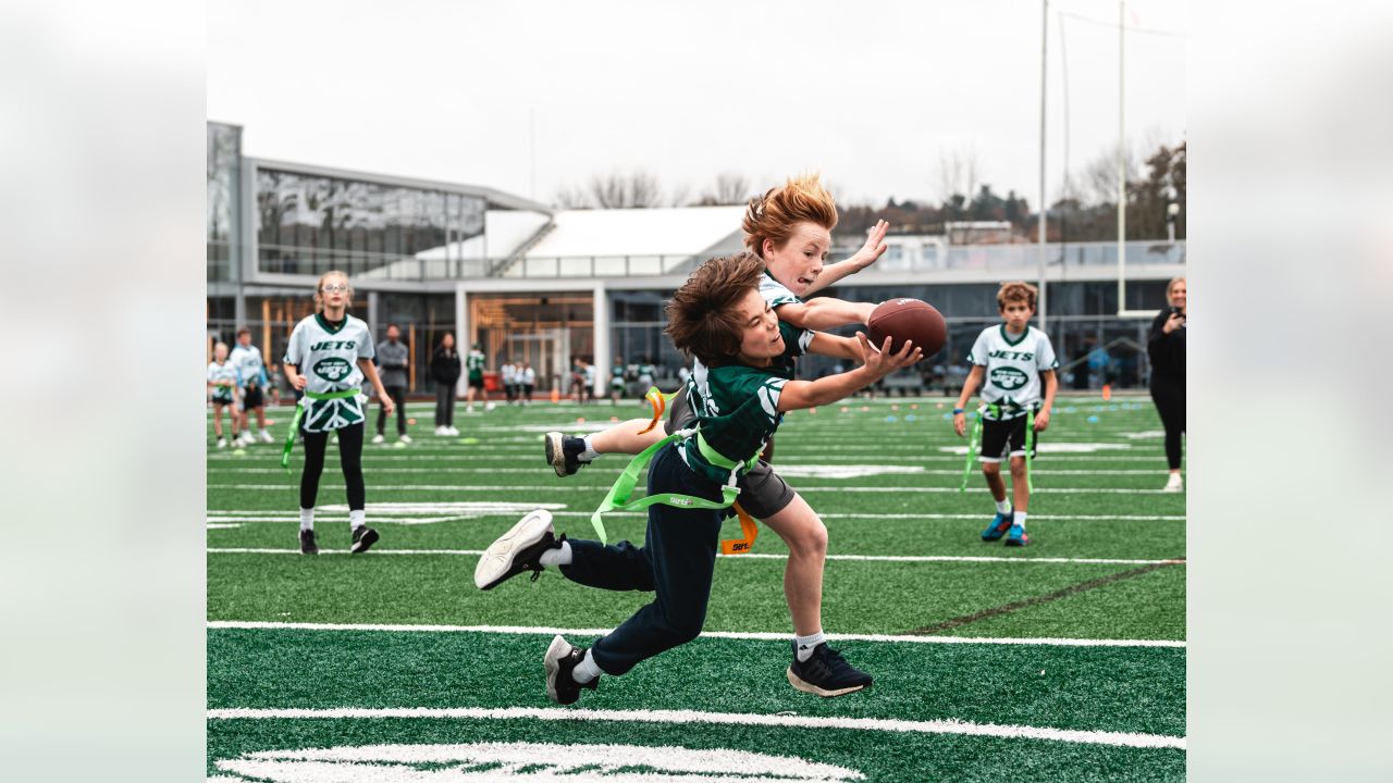 Gallery  Jets Players Get On the Field with Local Sixth Graders