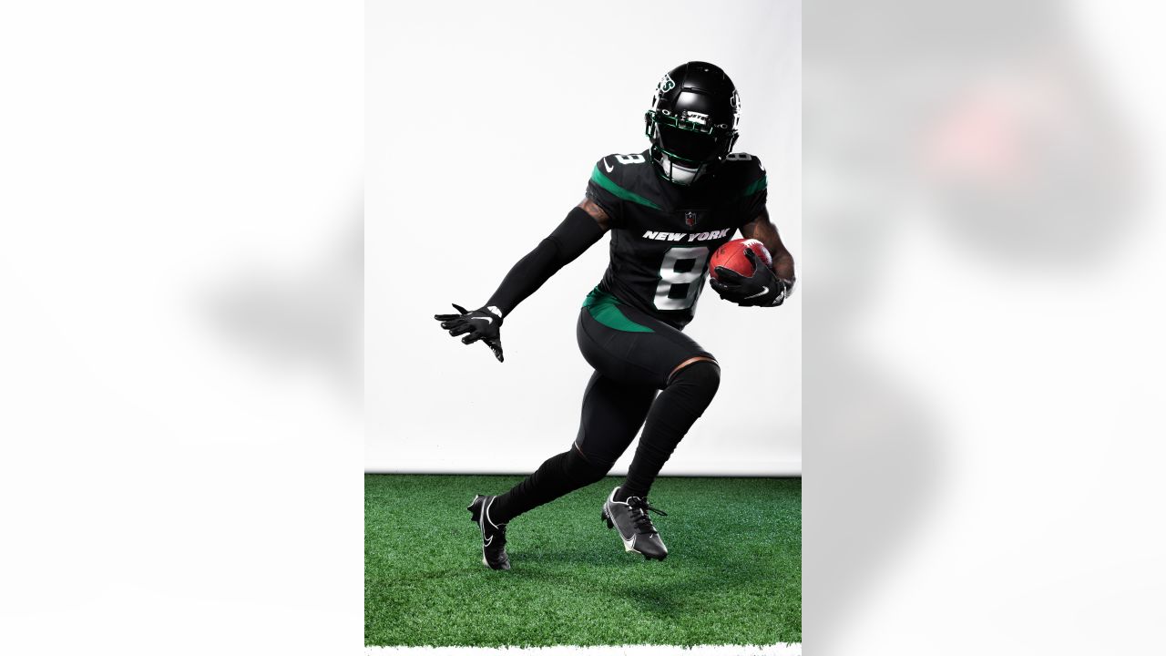 Jets unveil 'stealth black' alternate helmets for 2022