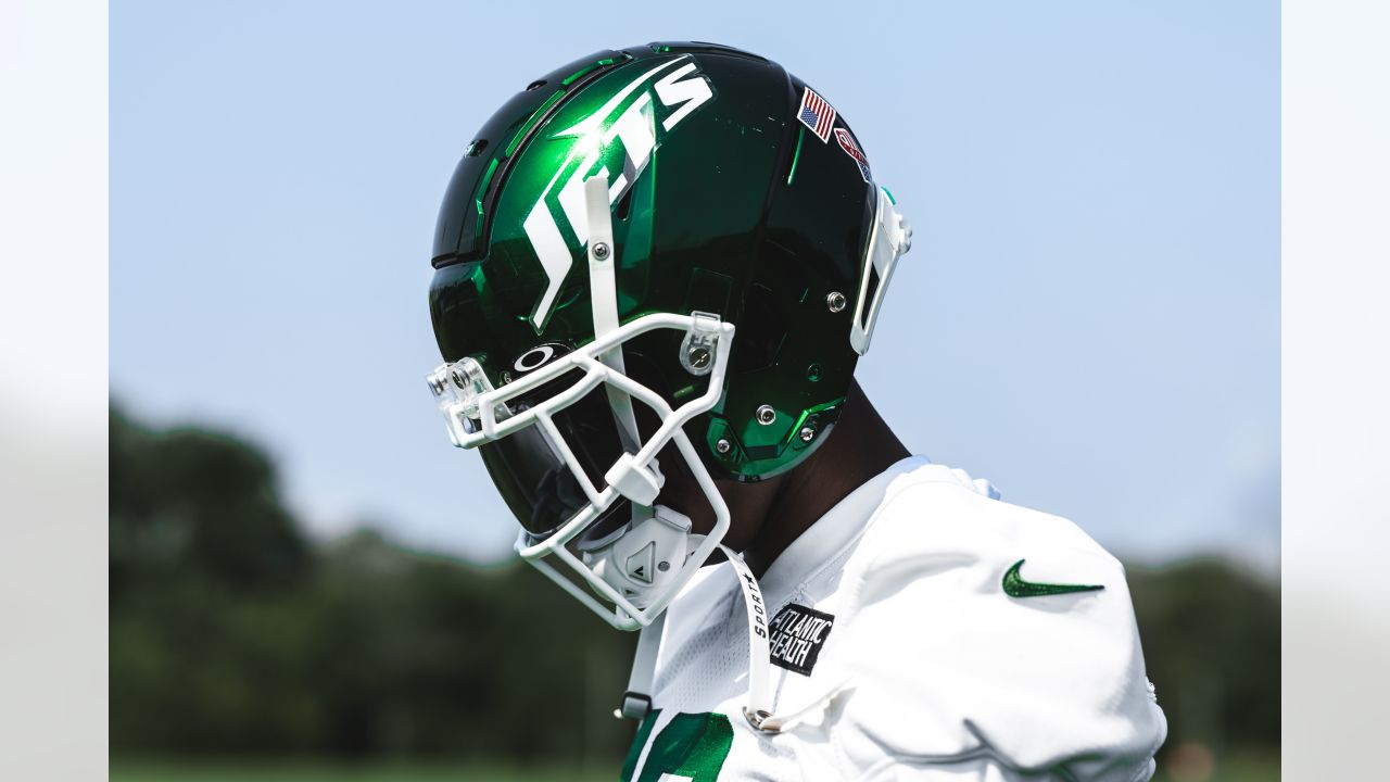 New York Jets linebacker Jermaine Johnson (52) warms up before playing  against the Buffalo Bills in