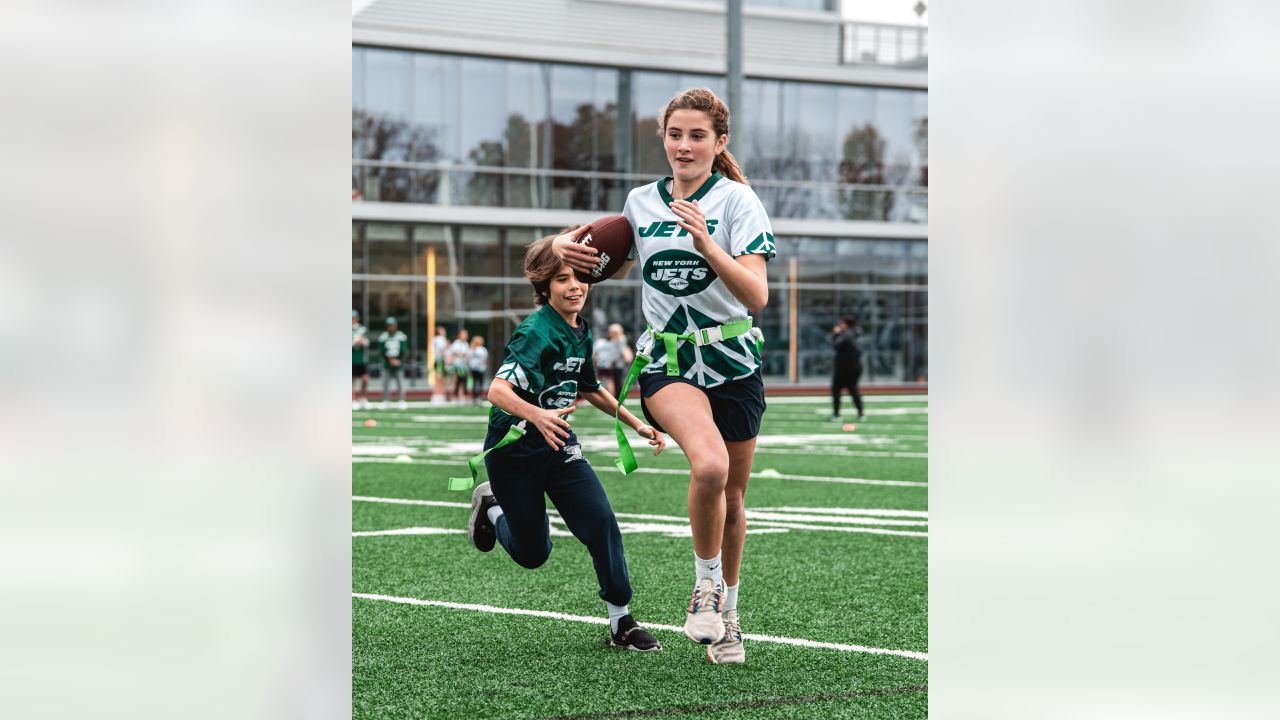 Gallery  Jets Players Get On the Field with Local Sixth Graders