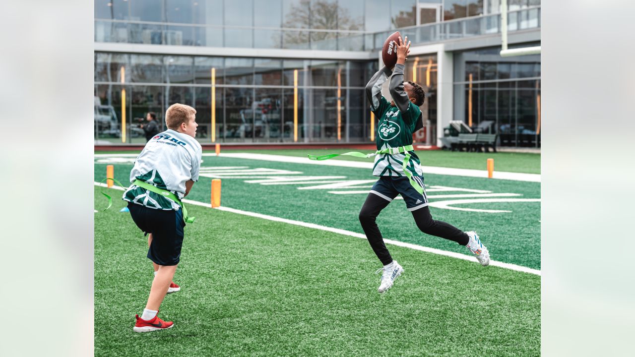 Gallery  Jets Players Get On the Field with Local Sixth Graders at Play 60  Flag Football Event