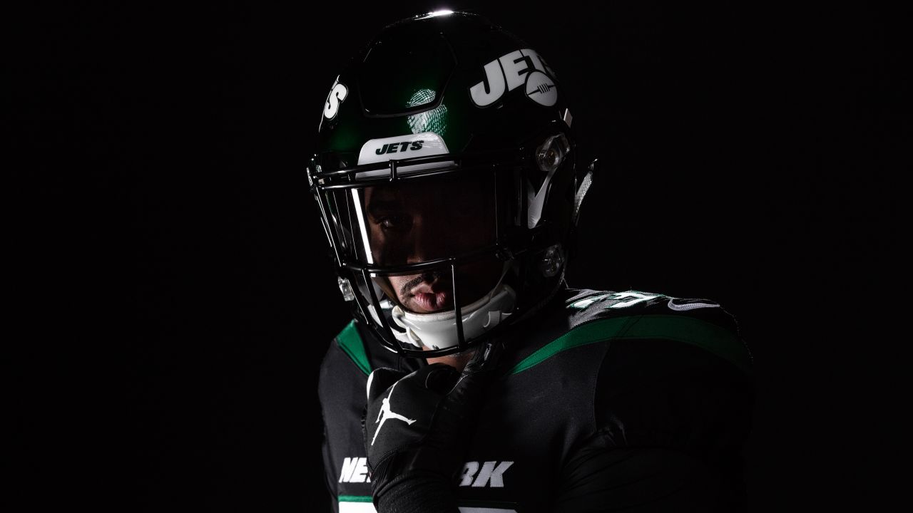 New York Jets Take Flight, Unveil New Logo and Uniforms for 2019 –  SportsLogos.Net News