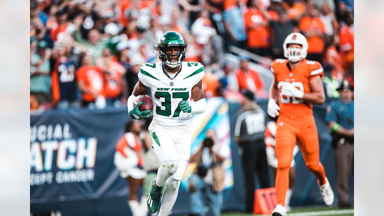 Miami Dolphins running back Jeff Wilson Jr. (23) runs with the ball past  New York Jets linebacker C.J. Mosley (57) during an NFL football game  against the New York Jets, Sunday, Jan.