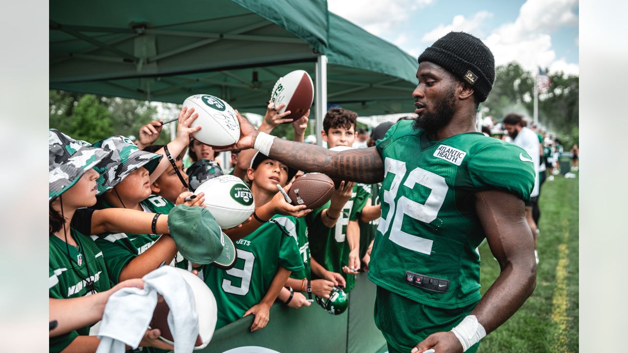 Bleacher Report] Jets Players Involved in Multiple Fights During 2023  Training Camp Practice (videos in article) : r/nyjets