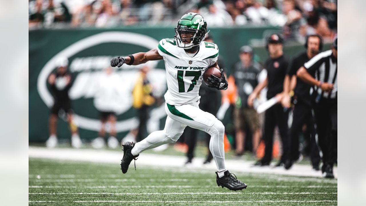 Alijah Vera-Tucker shines brightly amidst the NY Jets' Foxboro darkness