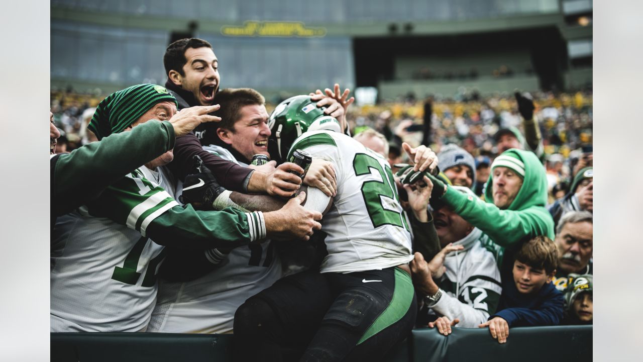 Jets stun the Packers 27-10 at Lambeau field as Packers drop to 3