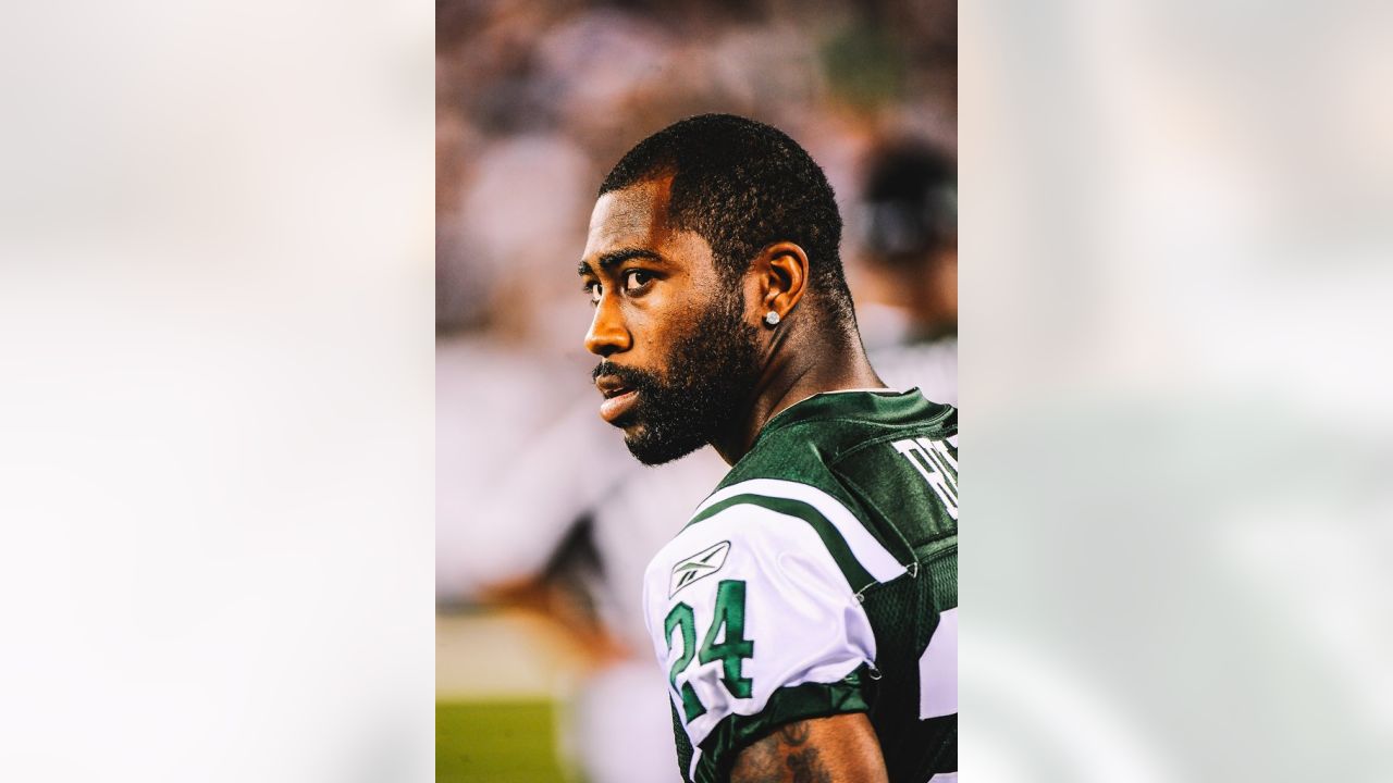 Darrelle Revis takes his island to the Pro Football Hall of Fame – KGET 17