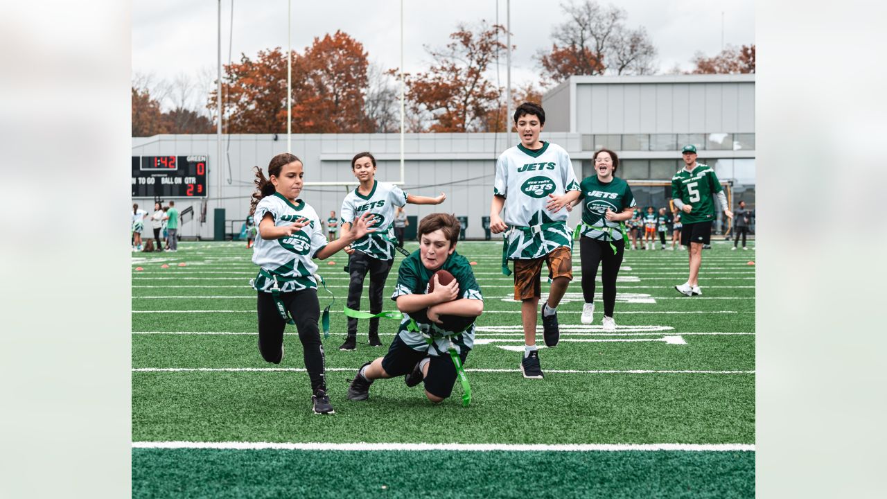 Gallery  Jets Players Get On the Field with Local Sixth Graders at Play 60  Flag Football Event