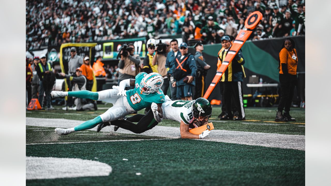 Jets-Dolphins Game Recap  Jets Shake Demons, Pull Away for 40-17 Win over  'Fins