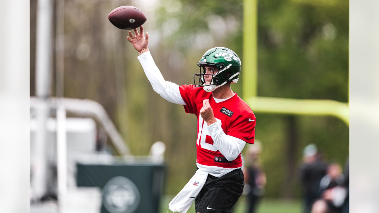 New York Jets quarterback Chase Brice (6) throws a pass during the team's  NFL football rookie minicamp, Friday, May 5, 2023, in Florham Park, N.J.  (AP Photo/Rich Schultz Stock Photo - Alamy