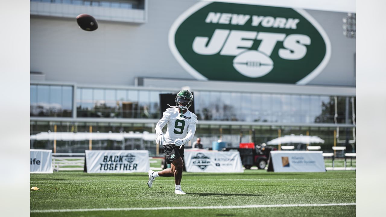 New York Jets quarterback Zach Wilson absent as training camp begins -  Sports Illustrated New York Jets News, Analysis and More