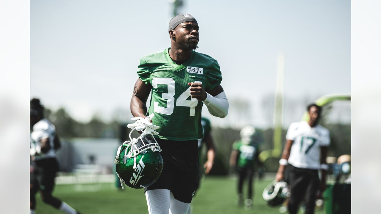 New York Jets linebacker Jermaine Johnson (52) warms up before playing  against the Buffalo Bills in