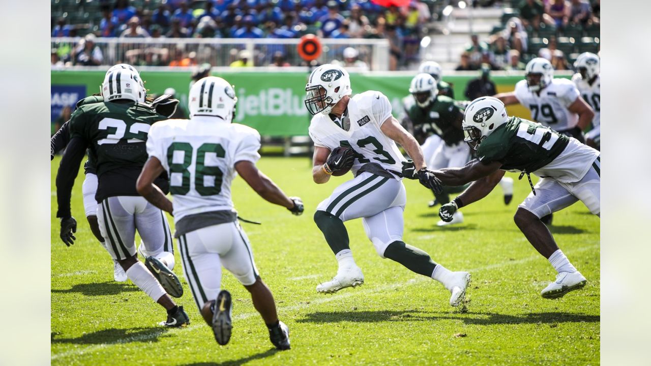 Demario Davis impresses Jets enough to earn lofty comparisons 