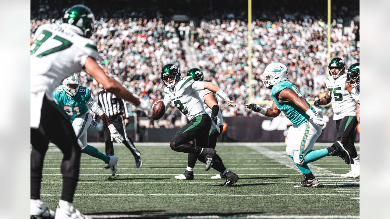 Jets-Dolphins Game Recap  Jets Shake Demons, Pull Away for 40-17 Win over  'Fins