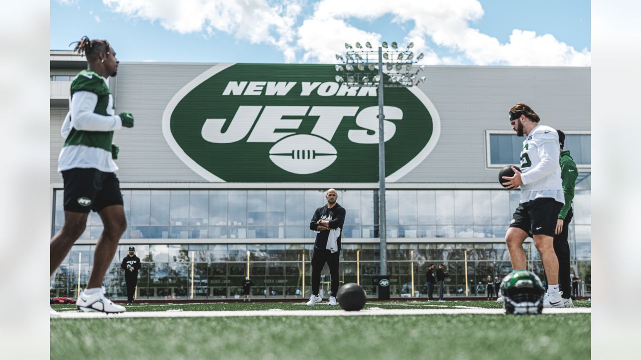 New York Jets invite Long Island native QB to minicamp