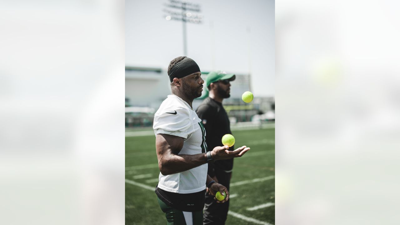 June 9, 2022, Florham Park, New Jersey, USA: New York Jets tight end Jeremy  Ruckert (89) stretches before organized team activities at the Atlantic  Health Jets Training Center, Florham Park, New Jersey.