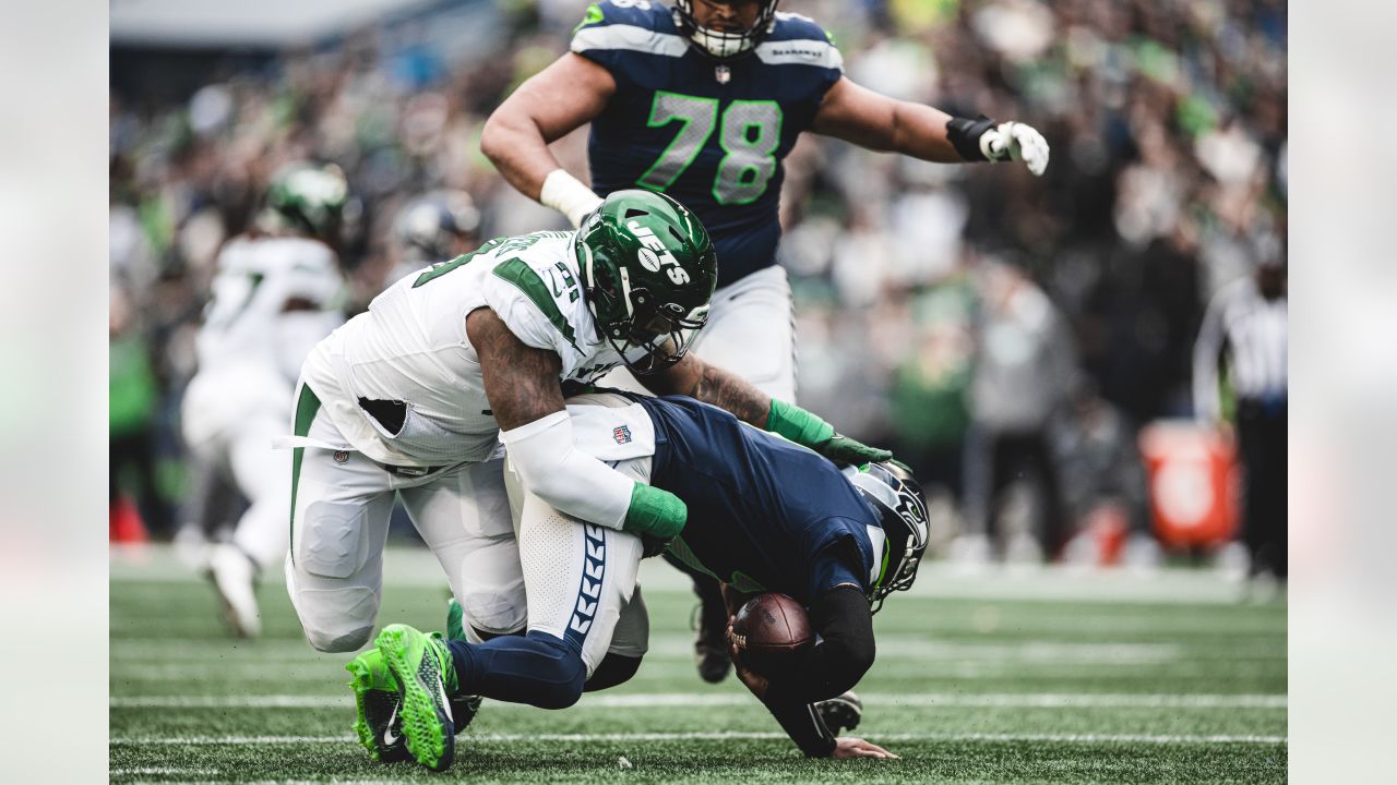 Different' Jermaine Johnson Benefits from Offseason Transformation - Sports  Illustrated New York Jets News, Analysis and More