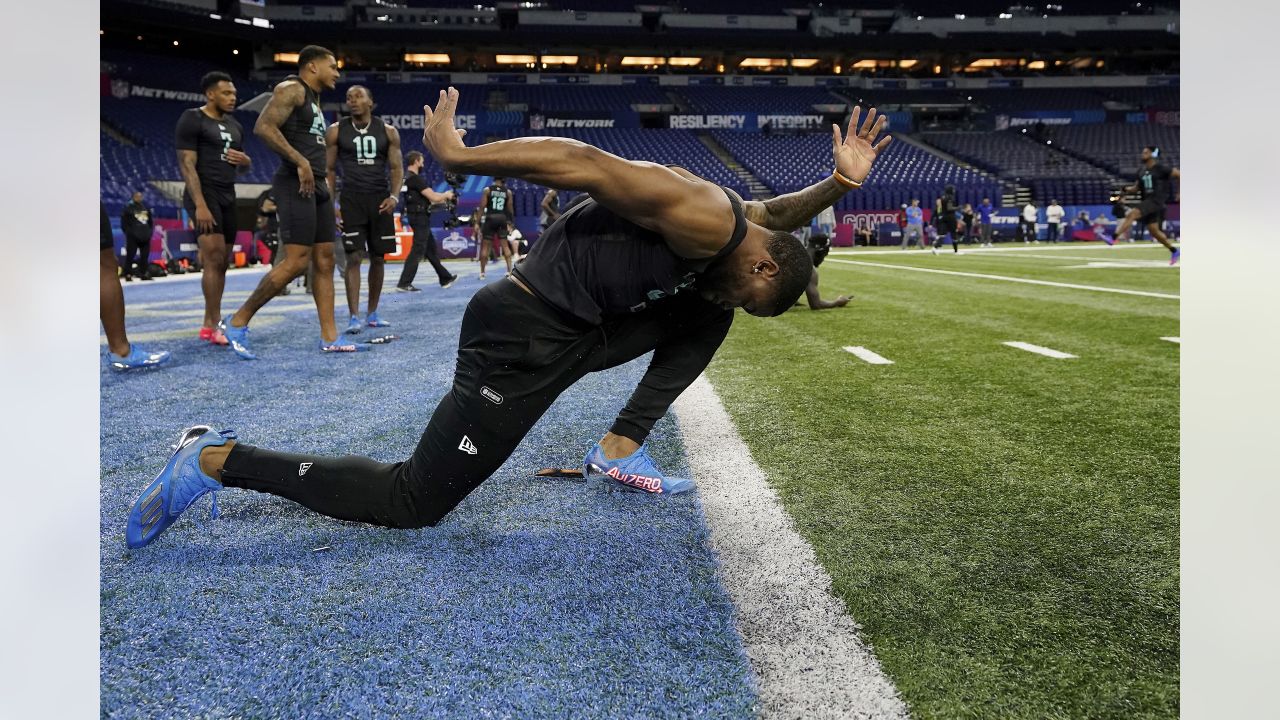 Edge Sam Williams (Mississippi) Runs a 4.46 40-Yard Dash at the 2022 Combine