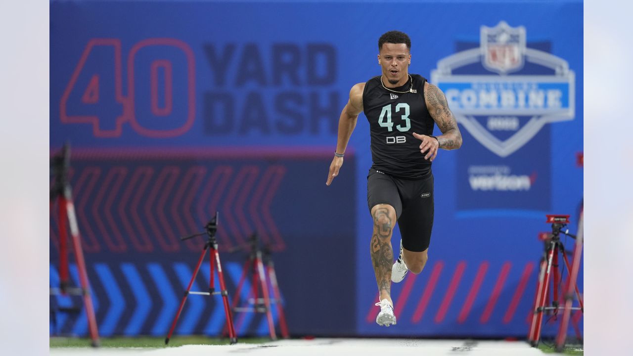 Georgia Tech defensive back Juanyeh Thomas runs the 40-yard dash at the NFL  football scouting combine, Sunday, March 6, 2022, in Indianapolis. (AP  Photo/Charlie Neibergall Stock Photo - Alamy