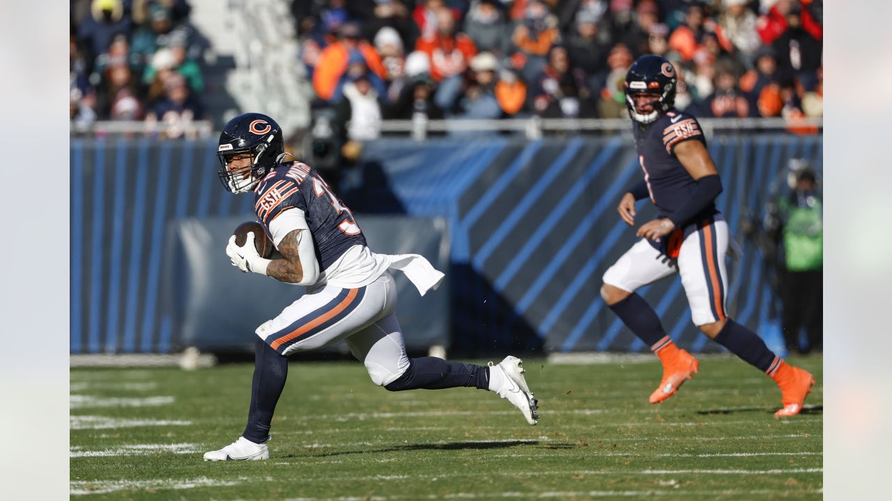 Chicago Bears quarterback Justin Fields (1) runs the ball against the  Detroit Lions during the first half of an NFL football game in Chicago,  Sunday, Nov. 13, 2022. (AP Photo/Nam Y. Huh)