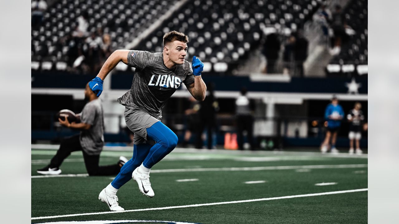 ARLINGTON, TX - OCTOBER 23: Detroit Lions safety DeShon Elliott (5) warms  up before the game between the Dallas Cowboys and the Detroit Lions on  October 23, 2022 at AT&T Stadium in