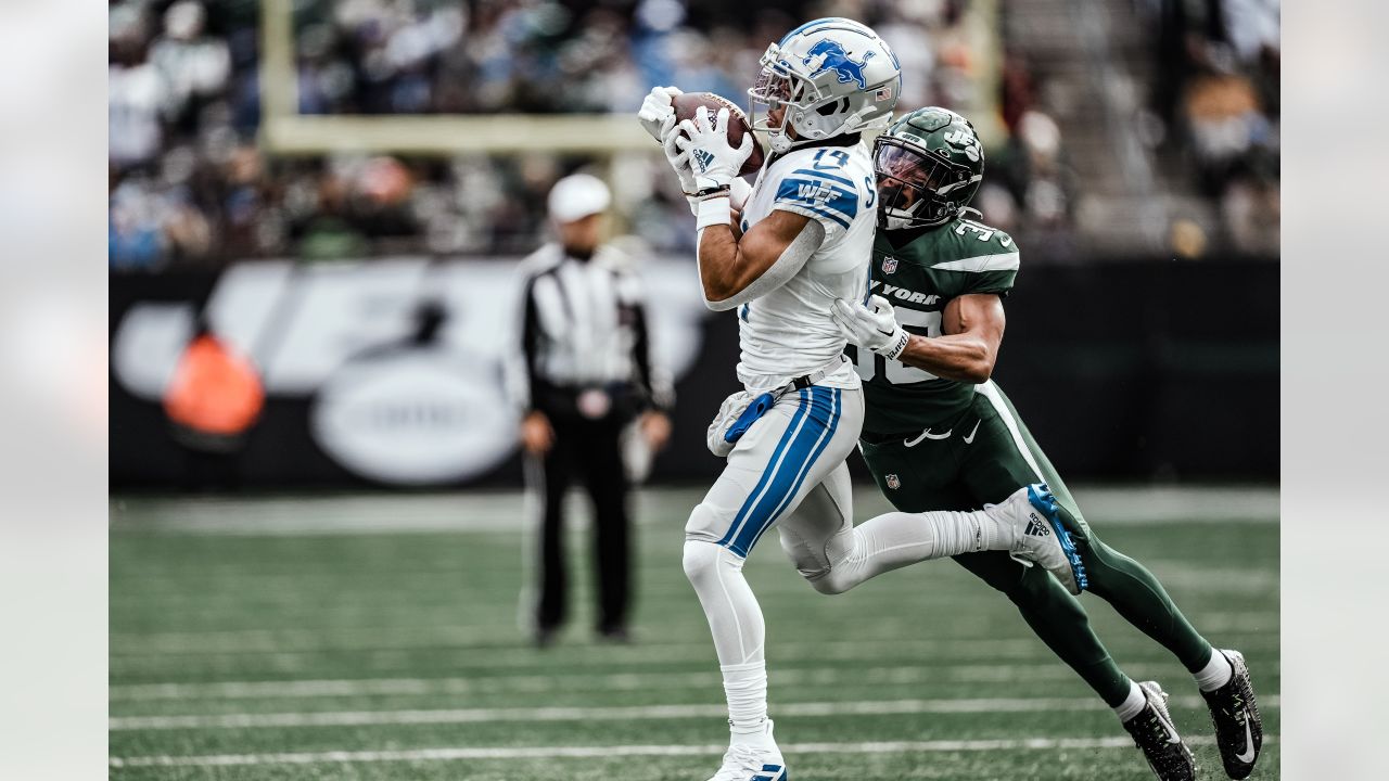 EAST RUTHERFORD, NJ - DECEMBER 18: Detroit Lions quarterback Jared Goff  (16) during the National Football League game between the New York Jets and  the Detroit Lions on December 18, 2022 at