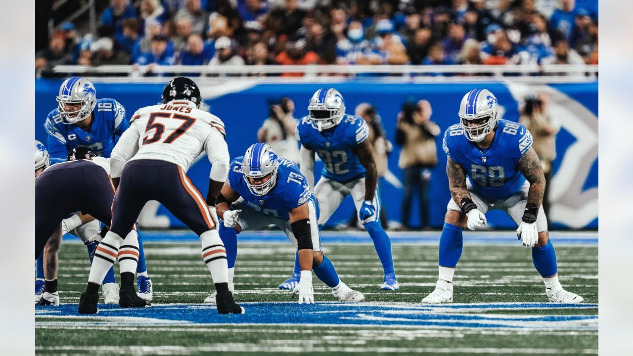 Detroit Lions running back D'Andre Swift (32) is tackled by