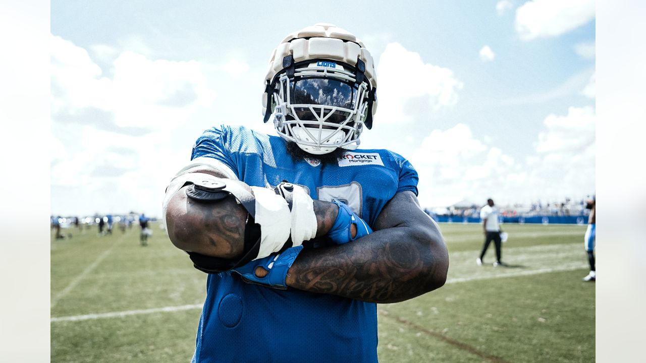 FOXBOROUGH, MA - OCTOBER 09: Detroit Lions running back Jamaal Williams  (30) interacts with fans prior to the NFL game between Detroit Lions and  New England Patriots on October 9, 2022, at