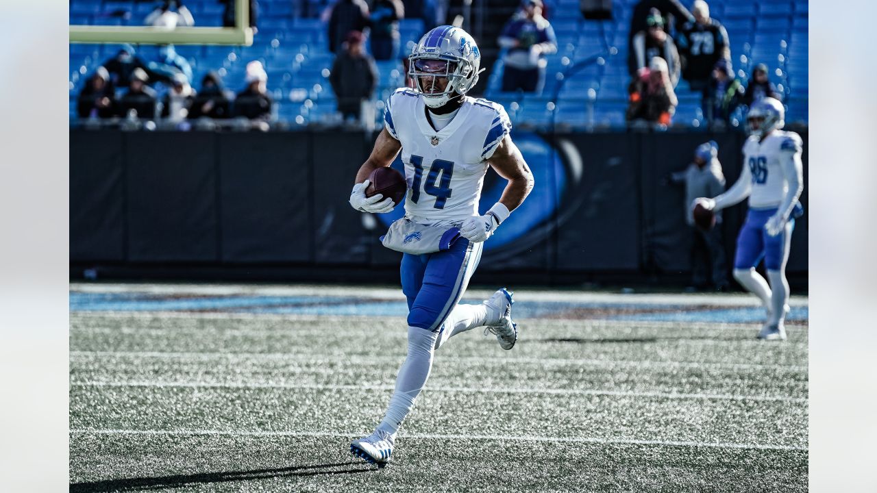 CHARLOTTE, NC - DECEMBER 24: Detroit Lions quarterback Jared Goff (16)  during an NFL football game between the Detroit Lions and the Carolina  Panthers on December 24, 2022, at Bank of America